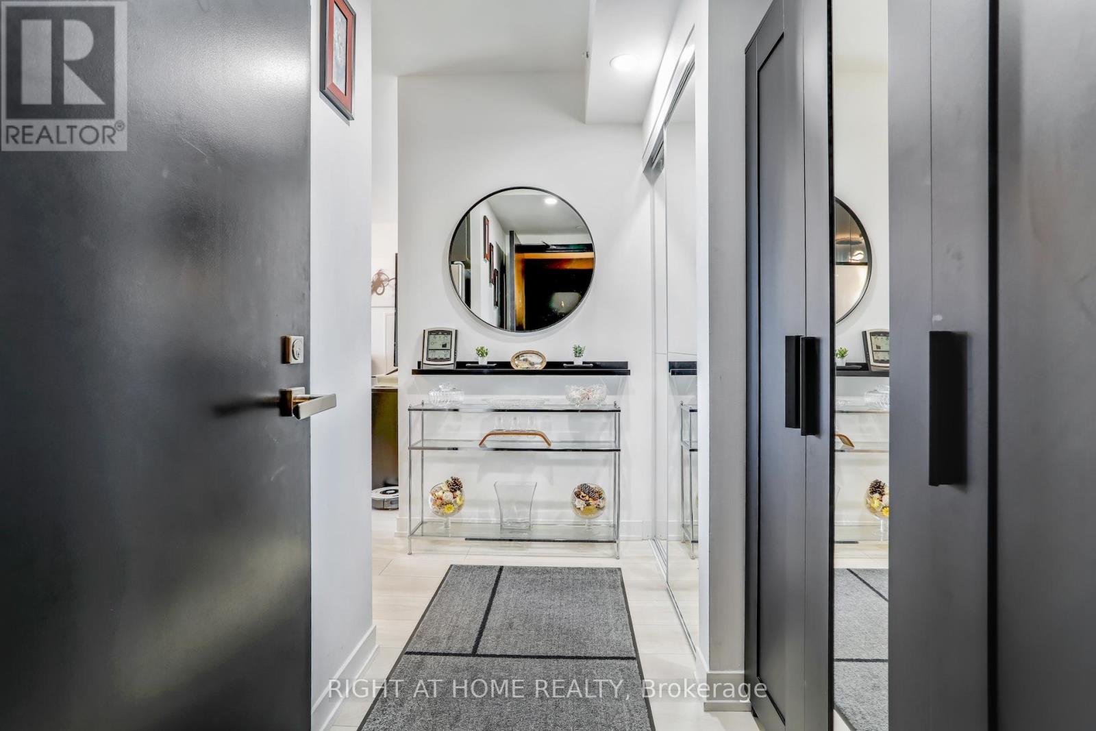 MLS® listing #29321996 for sale located at 402 - 31 TIPPETT ROAD