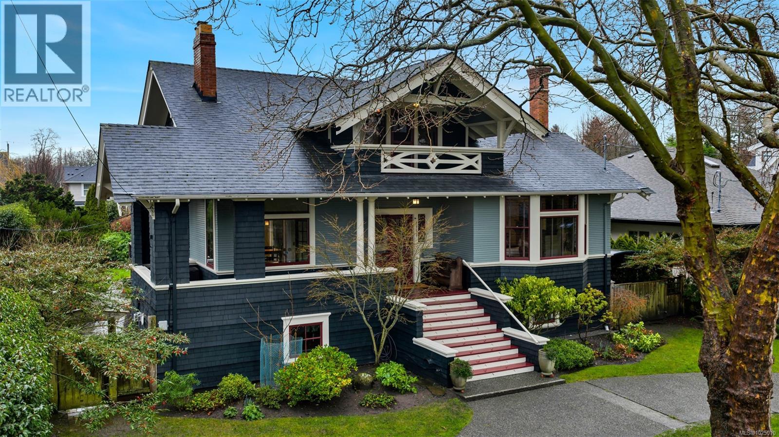 MLS® listing #29322041 for sale located at 2753 Cavendish Ave