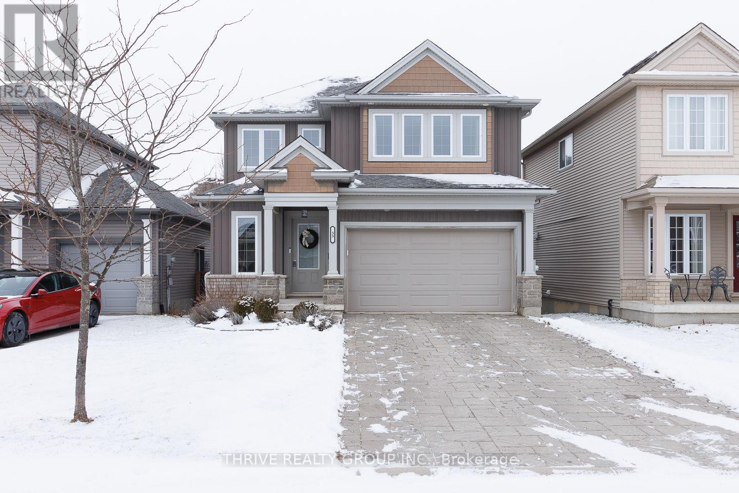 MLS® listing #29322065 for sale located at 33 ABBOTT STREET