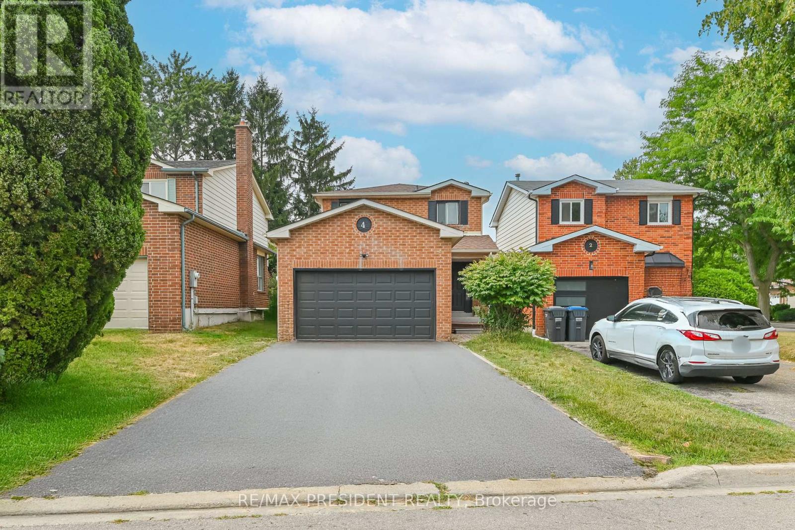 MLS® listing #29323013 for sale located at 4 LAWNVIEW COURT