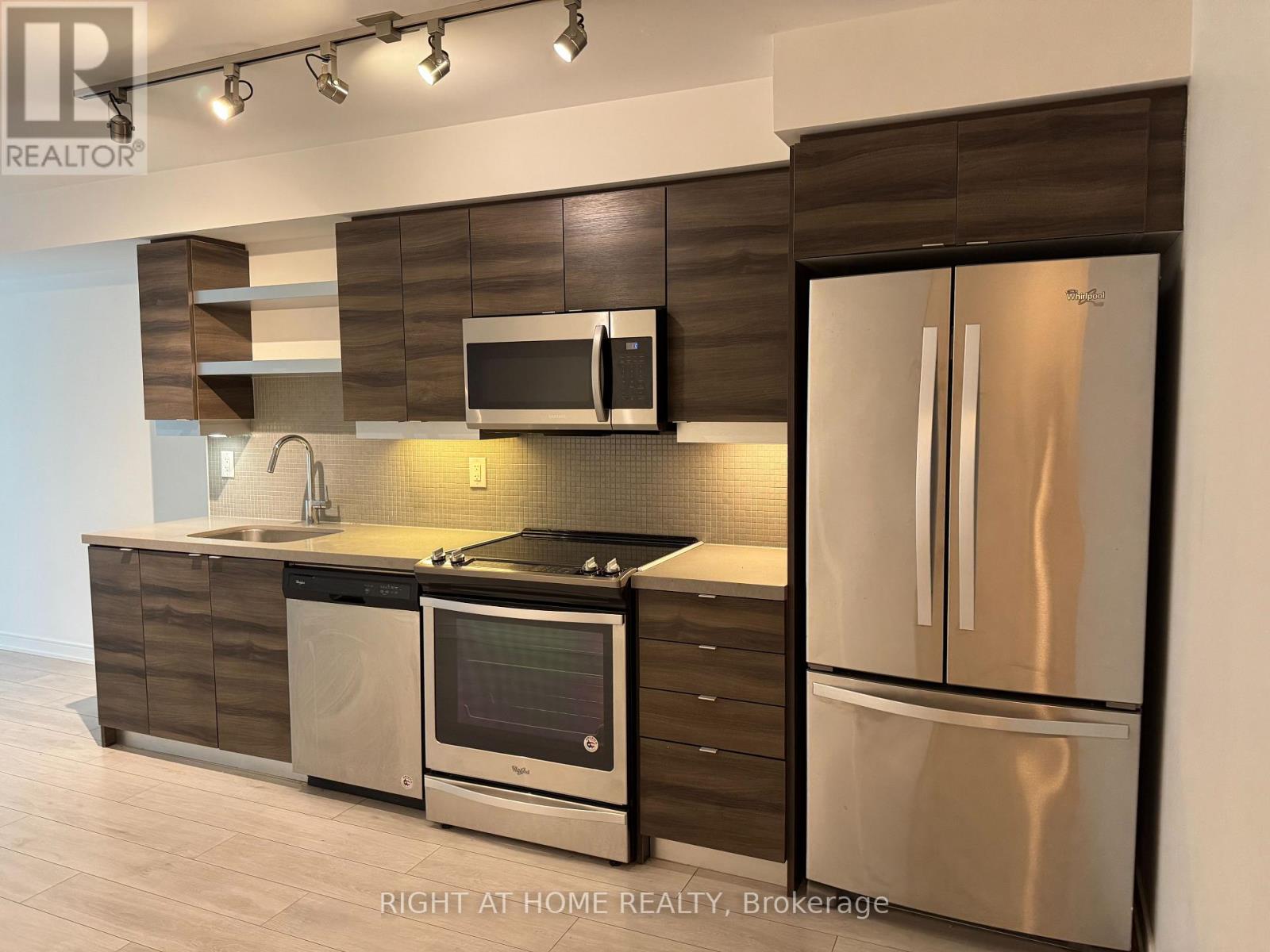 MLS® listing #29324220 for sale located at 533 - 525 ADELAIDE STREET W