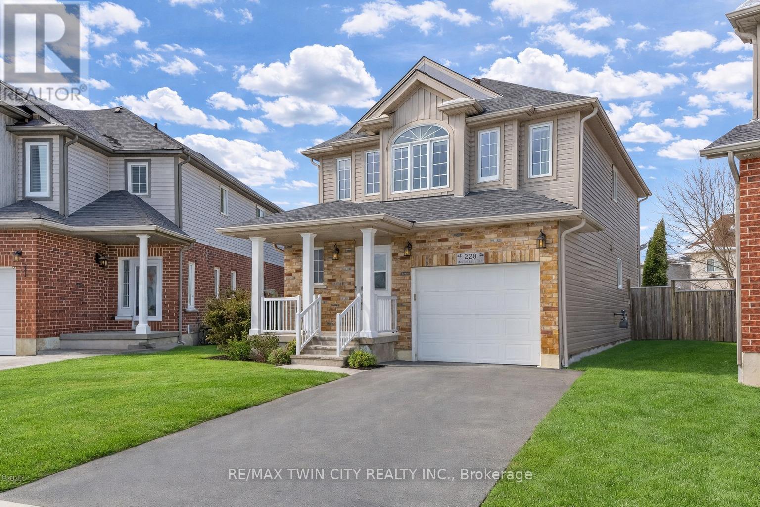 MLS® listing #29324358 for sale located at 220 LEMON GRASS CRESCENT