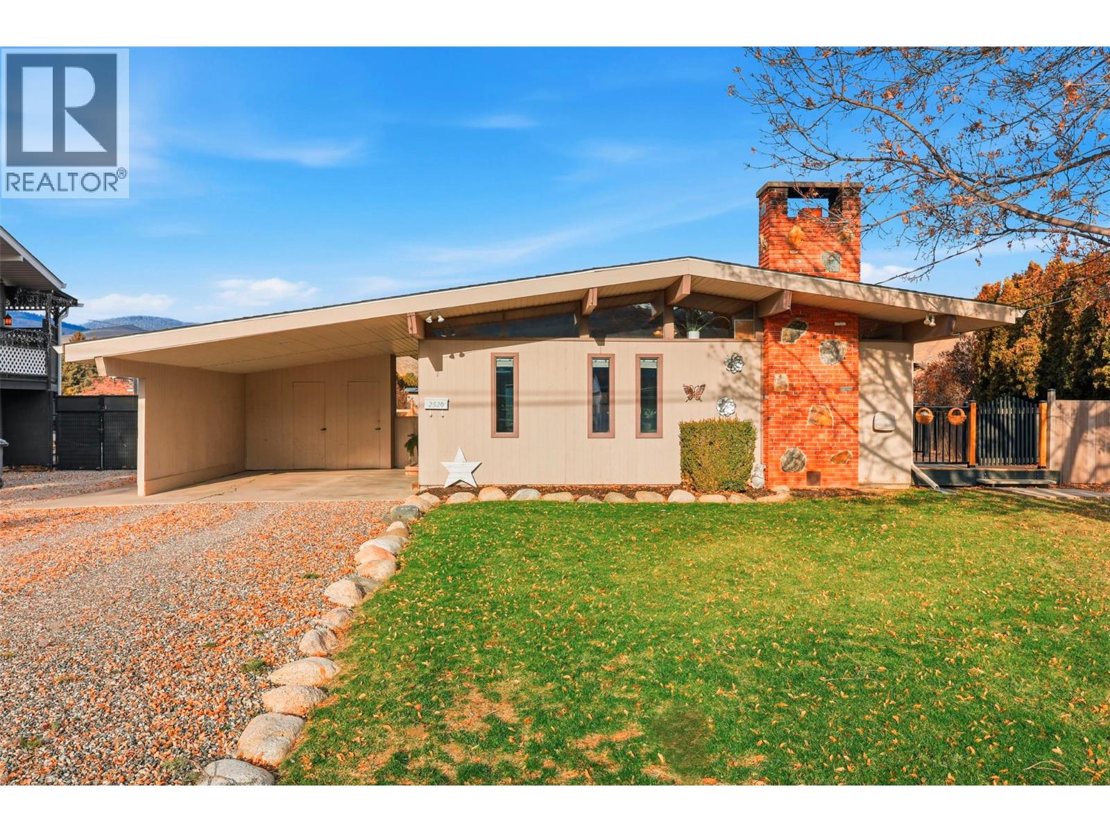 MLS® listing #29324610 for sale located at 2520 Glenview Avenue