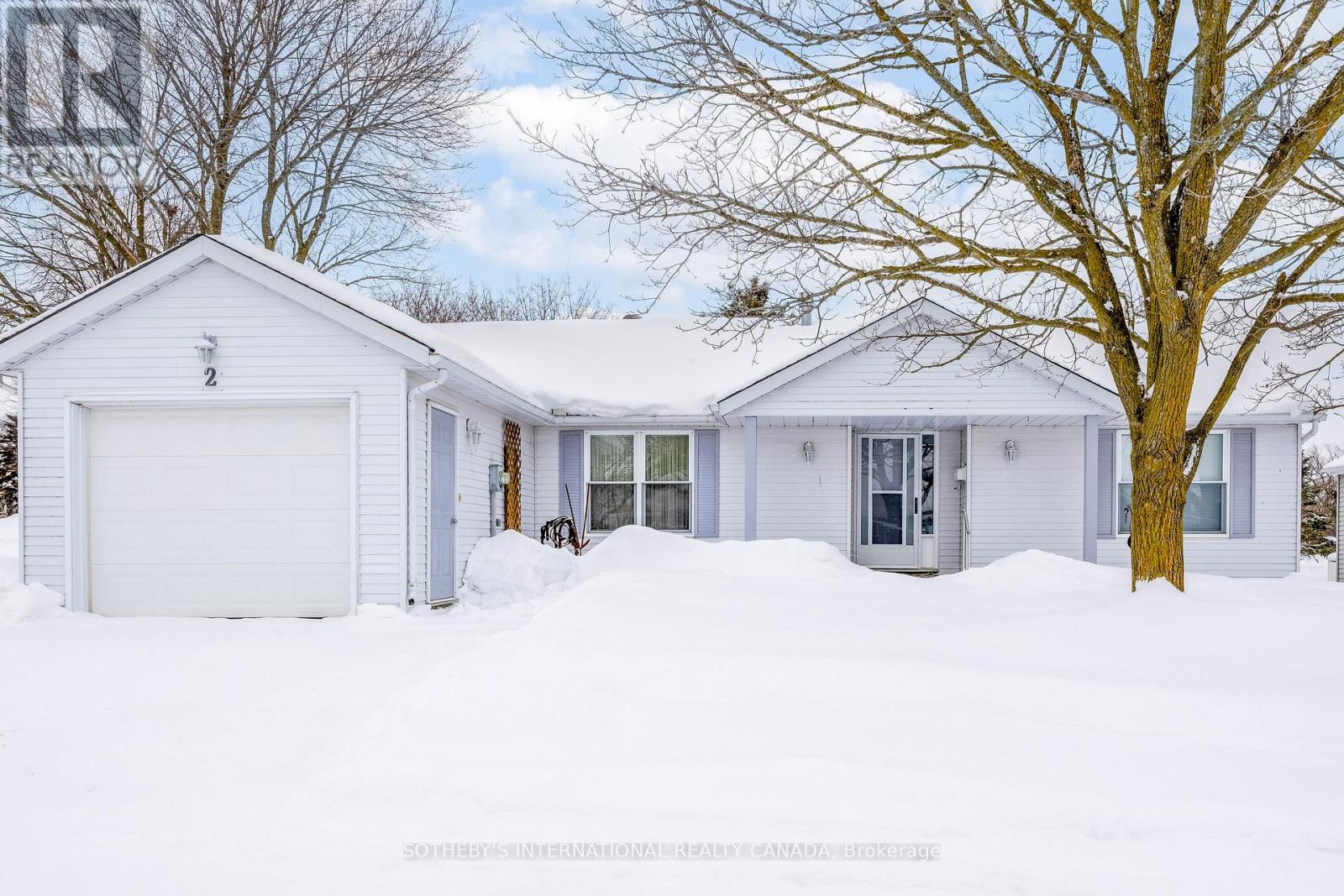 MLS® listing #29328391 for sale located at 2 RIVERVIEW PLACE