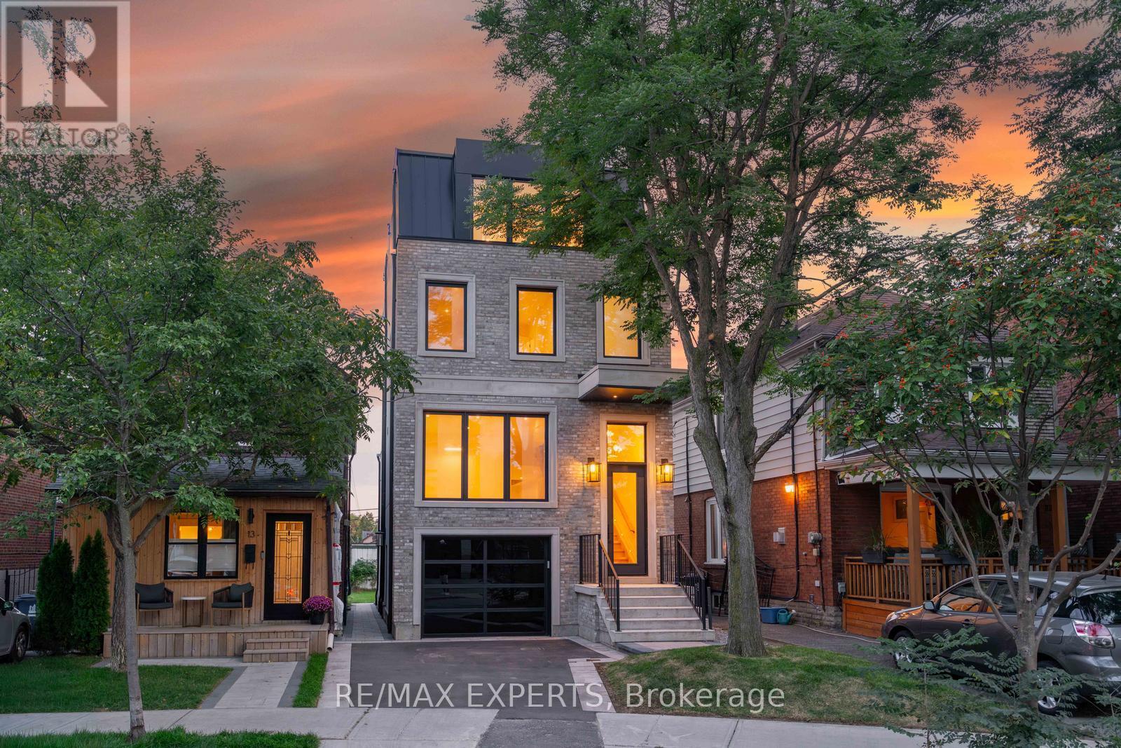 MLS® listing #29329383 for sale located at 15 HOLLAND PARK AVENUE