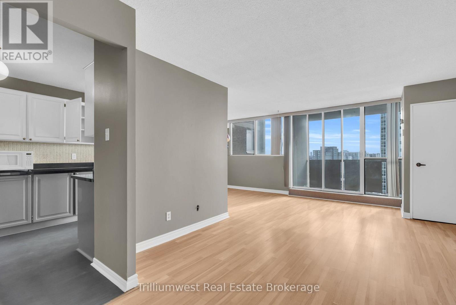 MLS® listing #29332335 for sale located at 1003 - 375 KING STREET N