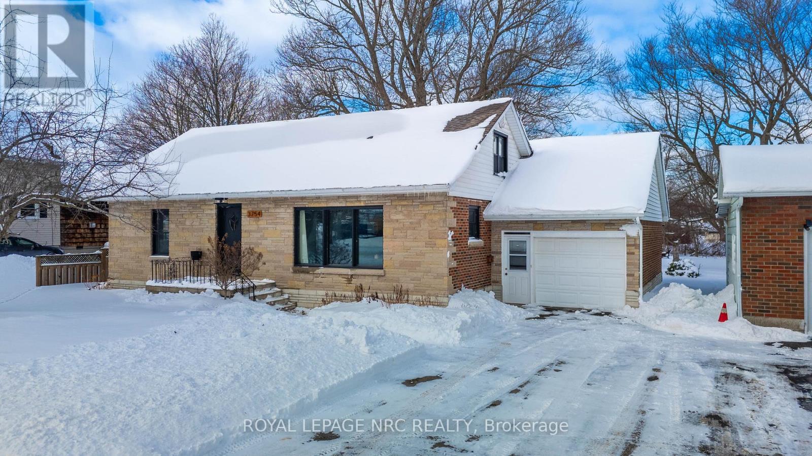 MLS® listing #29332920 for sale located at 3754 HIGHLAND DRIVE