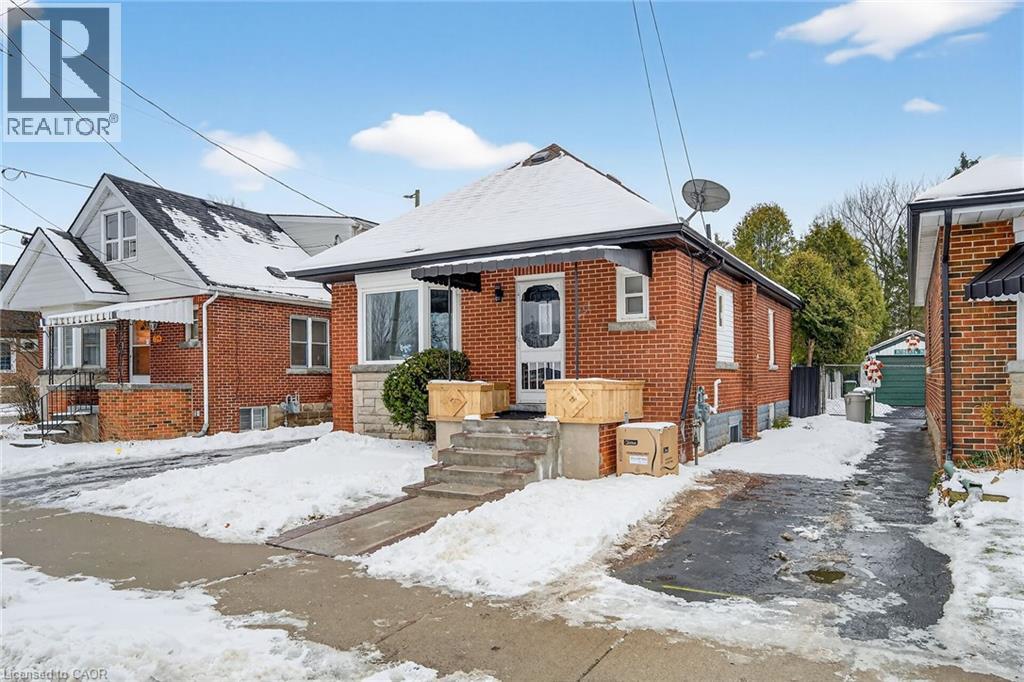 MLS® listing #29334356 for sale located at 150 BRUCEDALE Avenue E