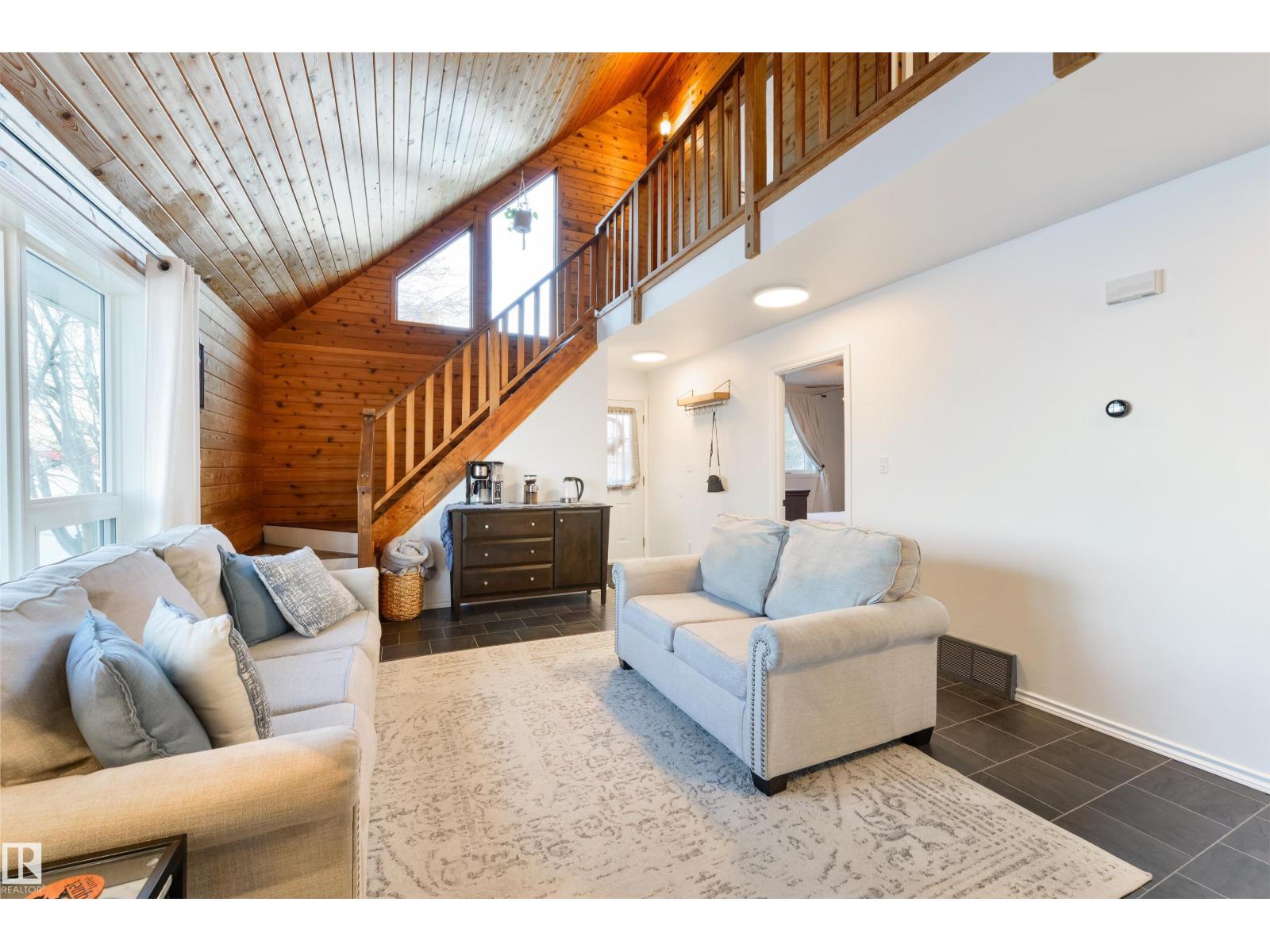 MLS® listing #29336775 for sale located at 5113 47 AV