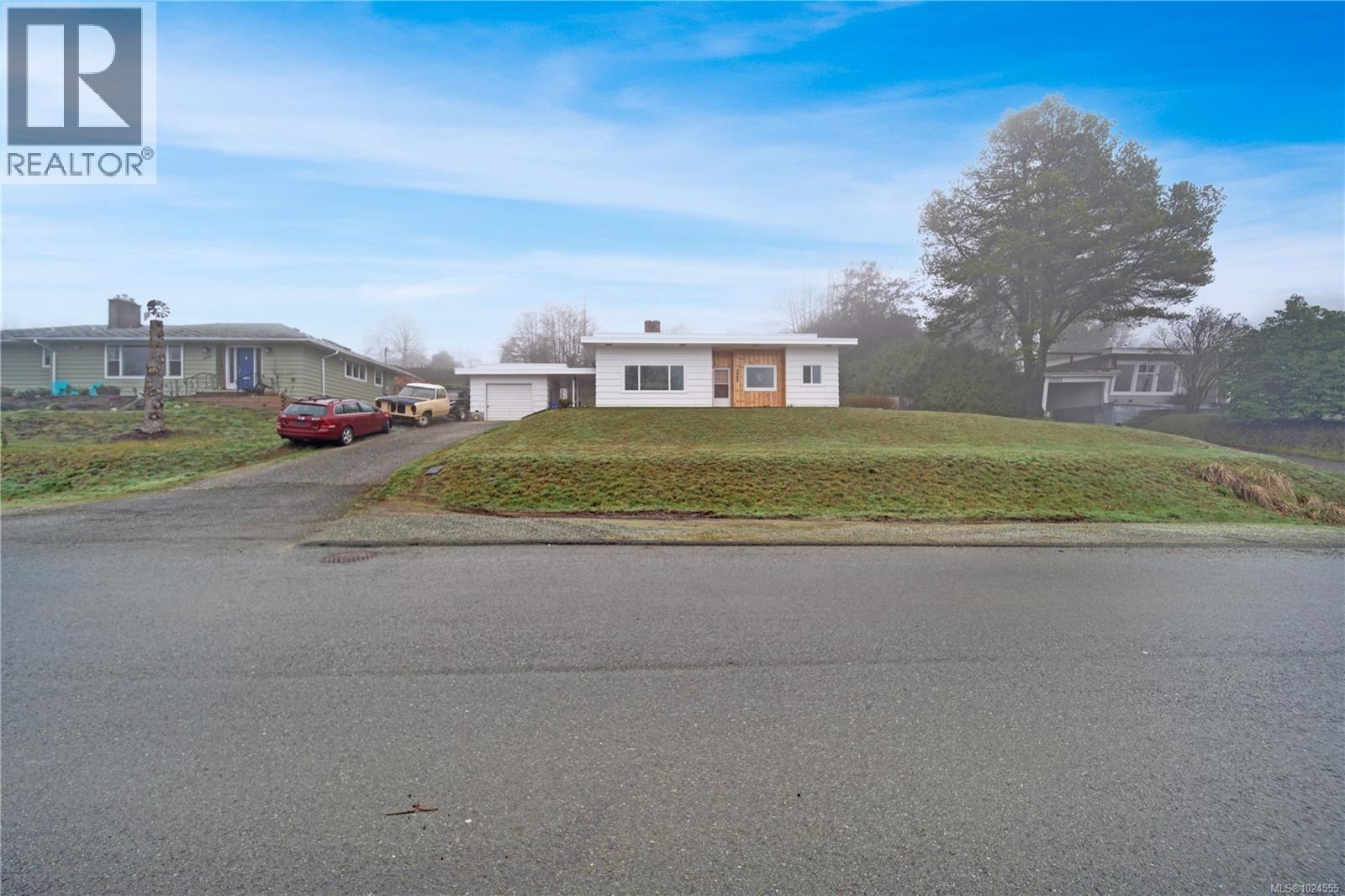 MLS® listing #29336833 for sale located at 2955 6th Ave