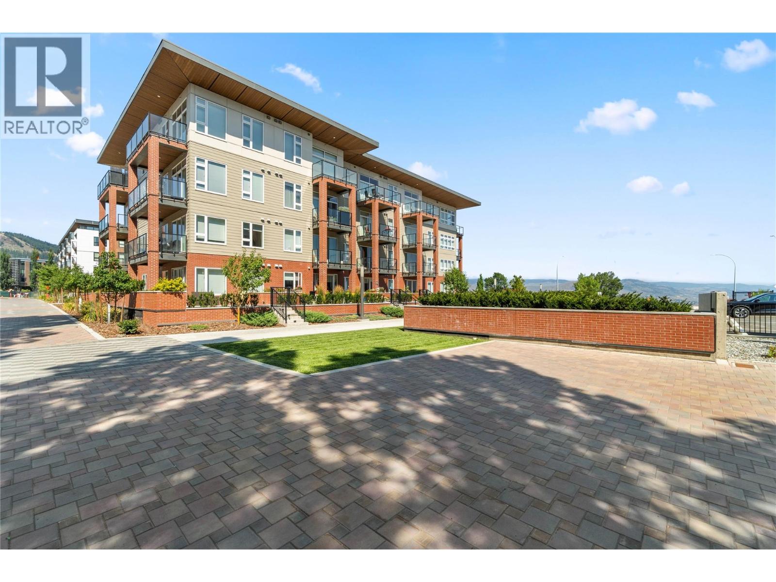 MLS® listing #29342769 for sale located at 885 UNIVERSITY Drive Unit# 114
