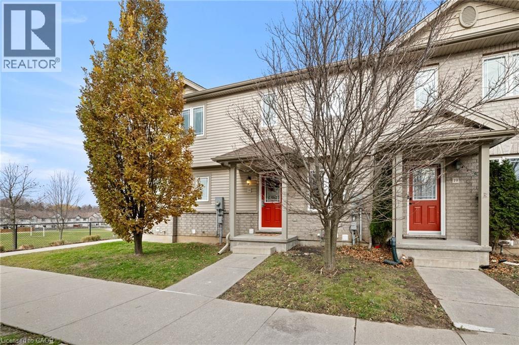 MLS® listing #29343447 for sale located at 10 FOXGLOVE Crescent Unit# 18