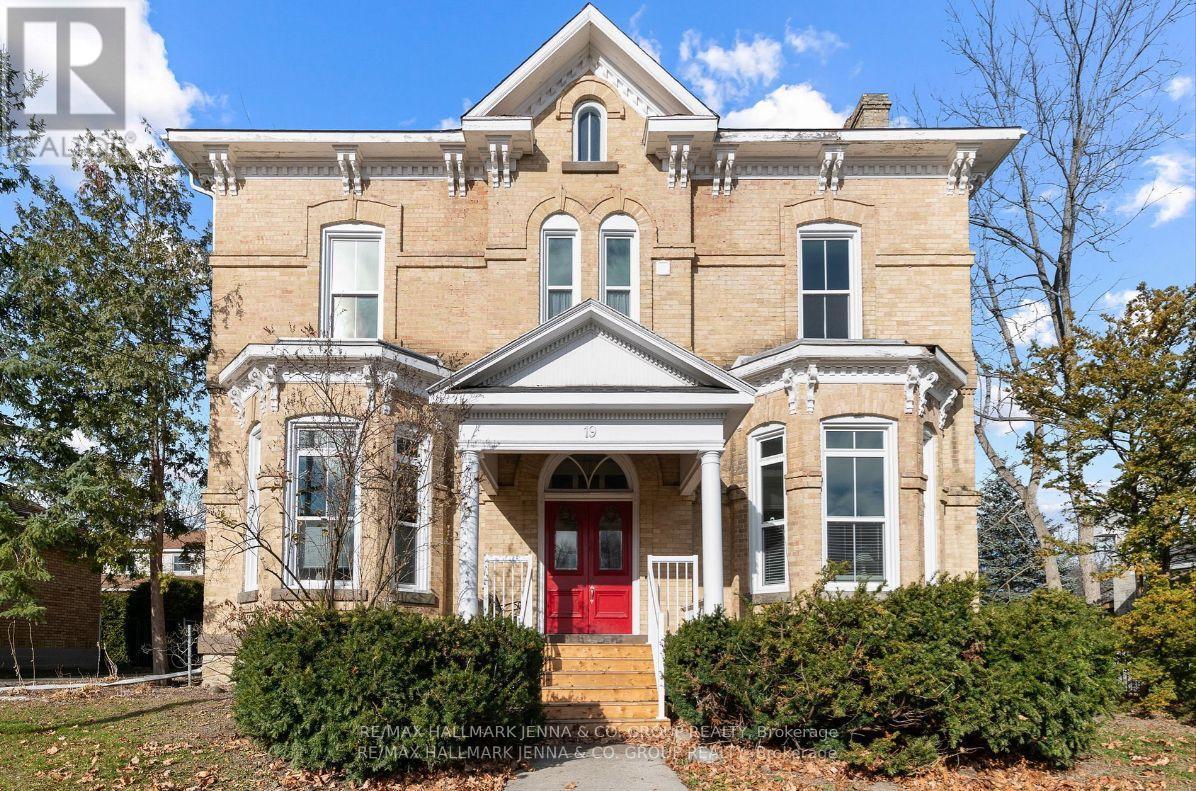 MLS® listing #29343643 for sale located at 4 - 19 ISABELLA STREET