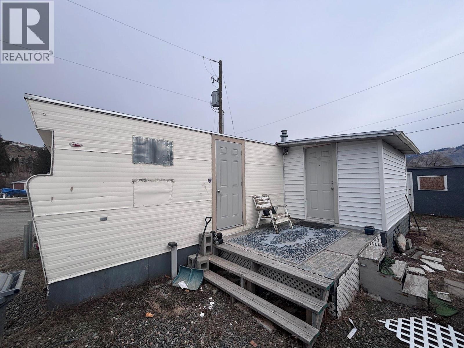 MLS® listing #29345343 for sale located at 1720 westsyde Road Unit# 6