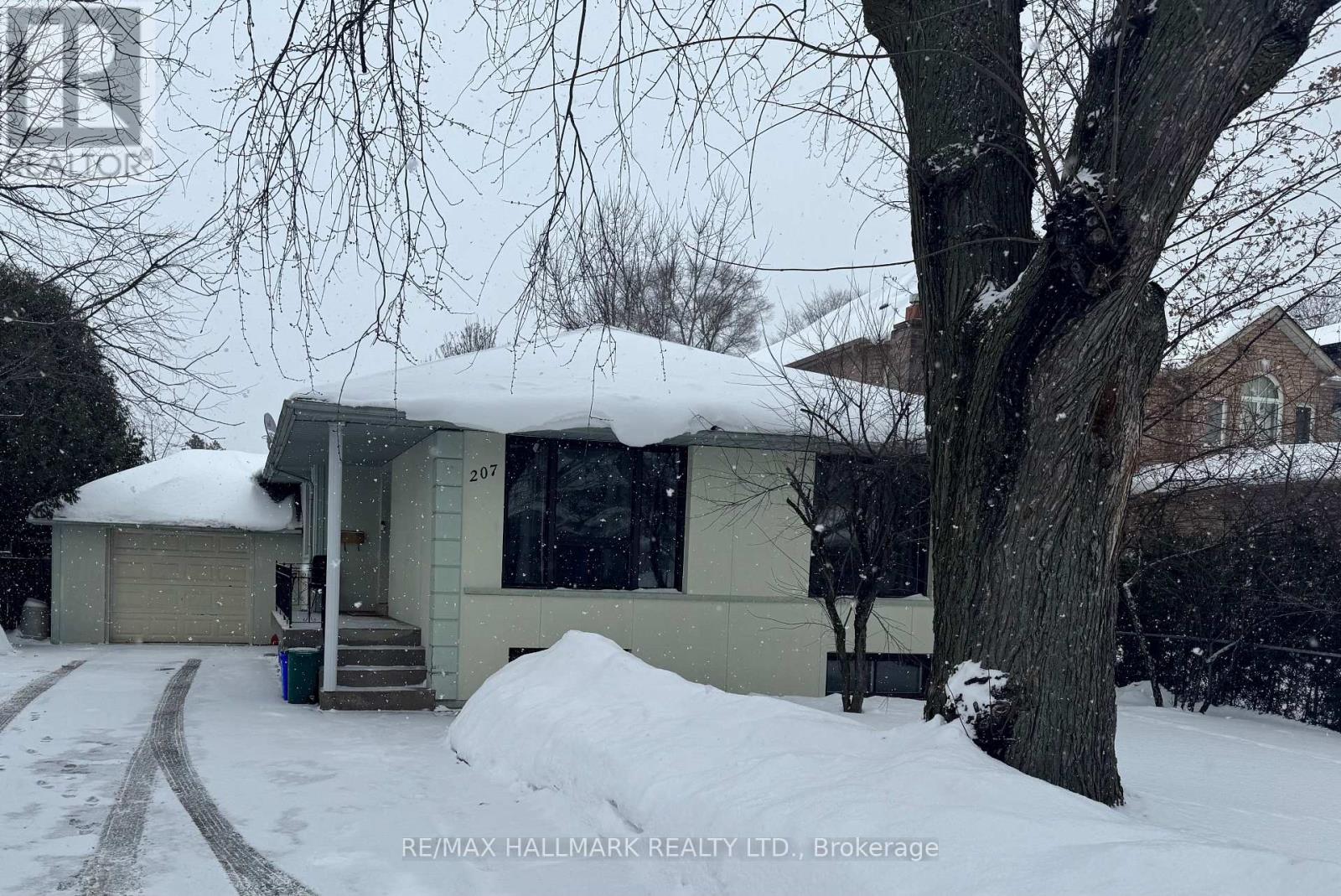 MLS® listing #29346546 for sale located at BSMT - 207 LAWRENCE AVENUE