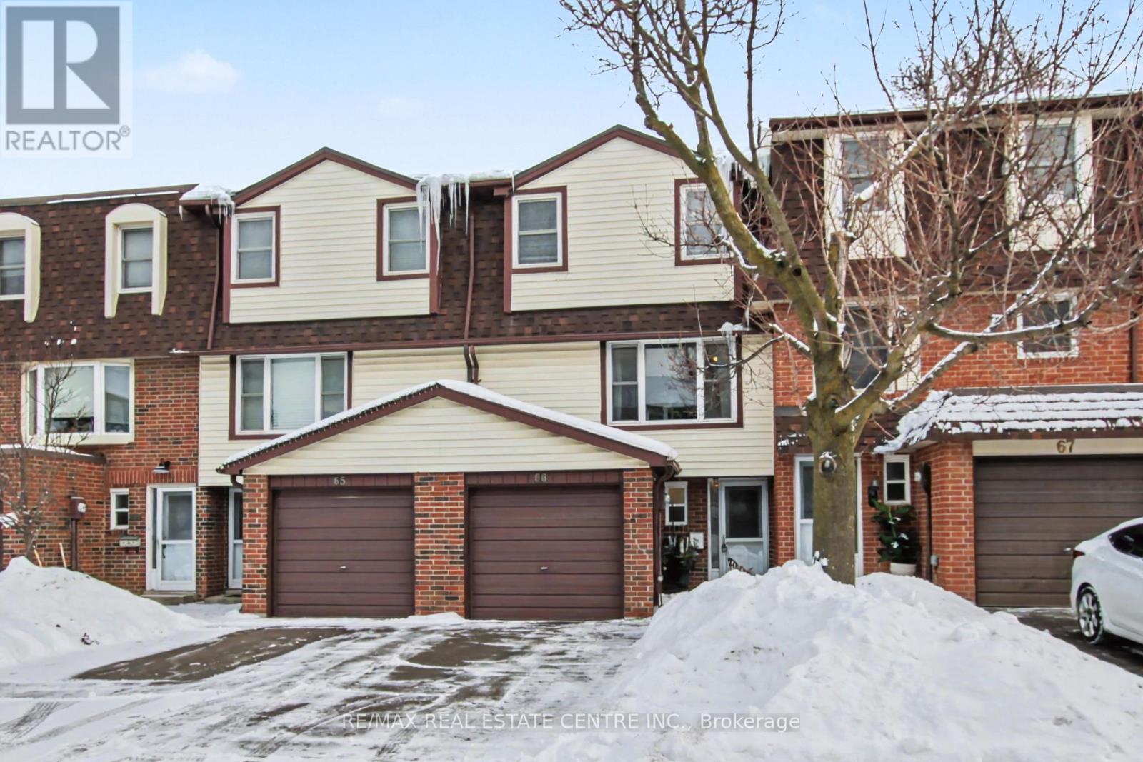 MLS® listing #29348138 for sale located at 66 - 371 BRONTE STREET S