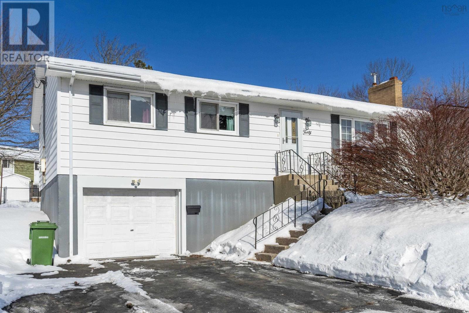 MLS® listing #29348408 for sale located at 40 Lumsden Crescent