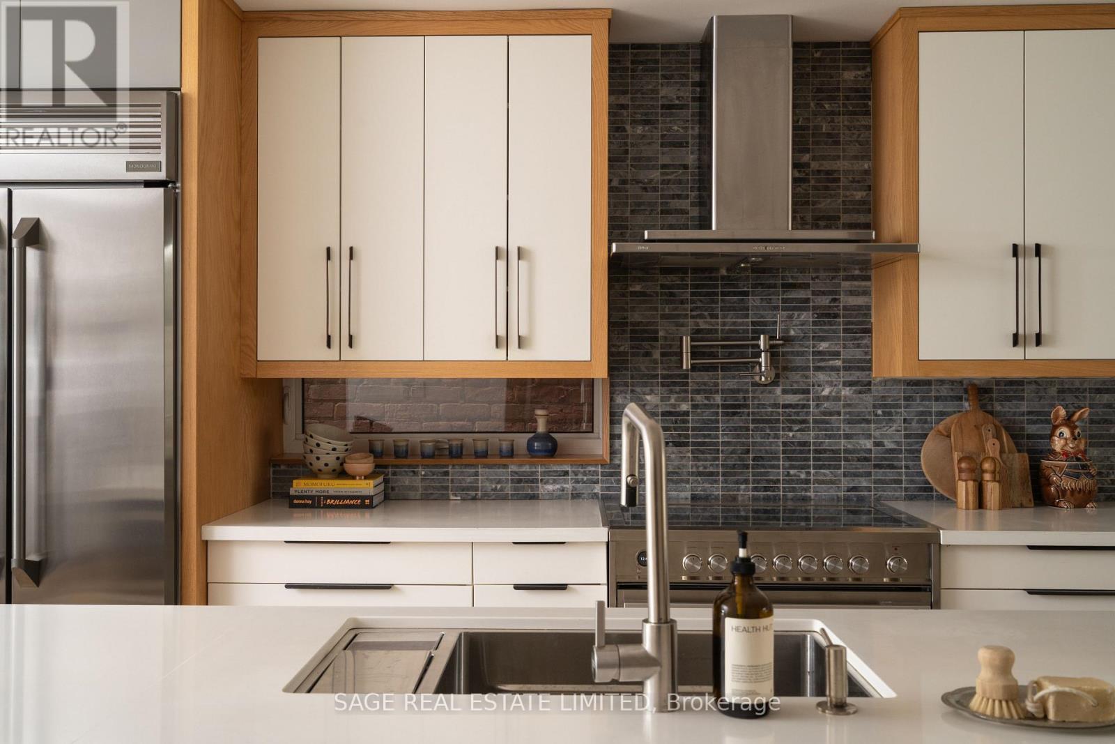 MLS® listing #29353751 for sale located at 128 ARGYLE STREET