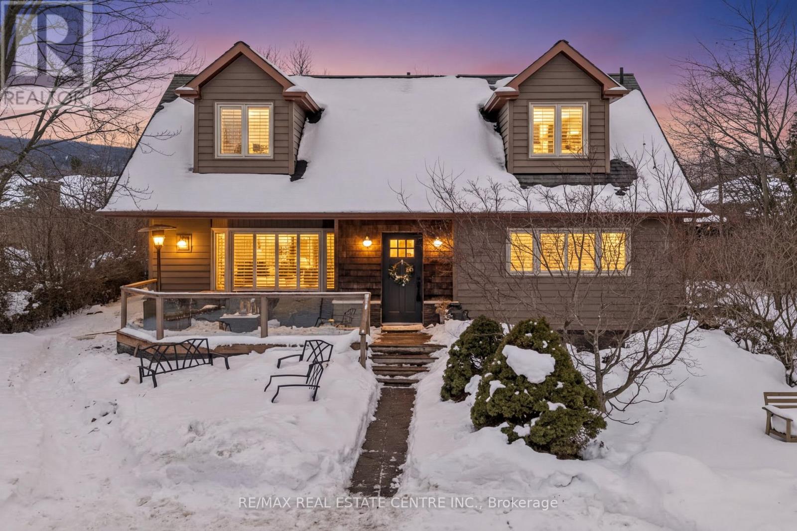 MLS® listing #29354392 for sale located at 23 MILTON HEIGHTS CRESCENT