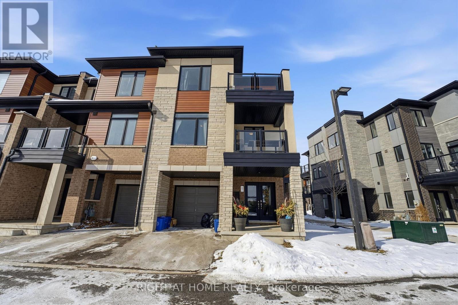 MLS® listing #29357550 for sale located at 67 - 590 NORTH SERVICE ROAD