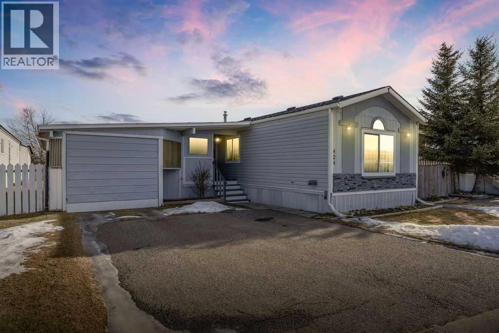 MLS® listing #29357769 for sale located at 424 Heritage Crescent