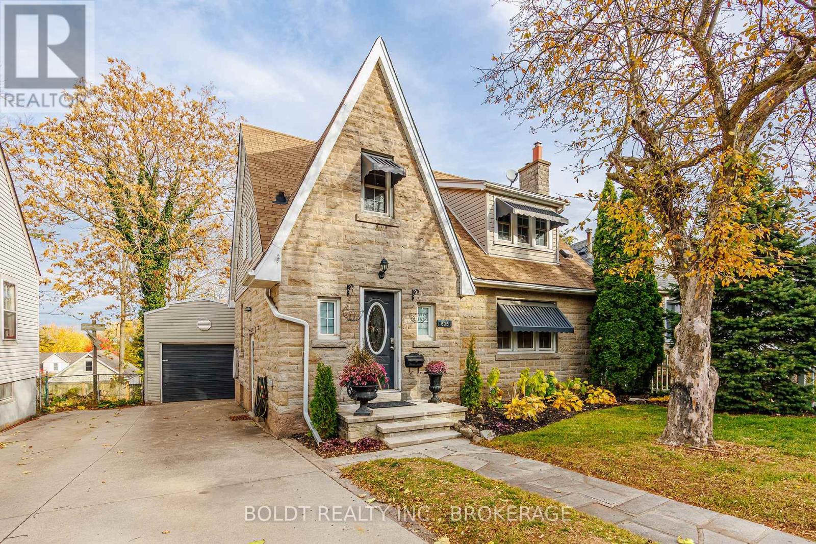 MLS® listing #29358549 for sale located at 6351 LEEMING STREET