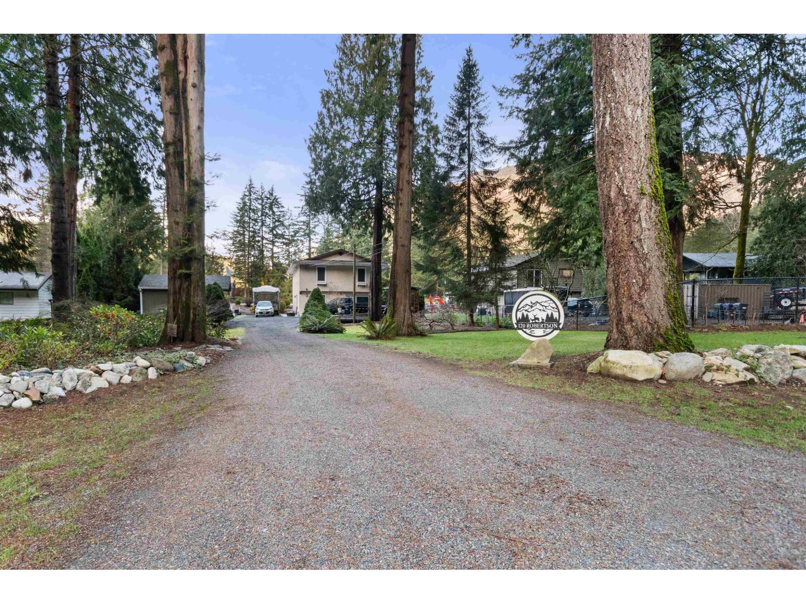 MLS® listing #29359037 for sale located at 120 ROBERTSON CRESCENT|Hope