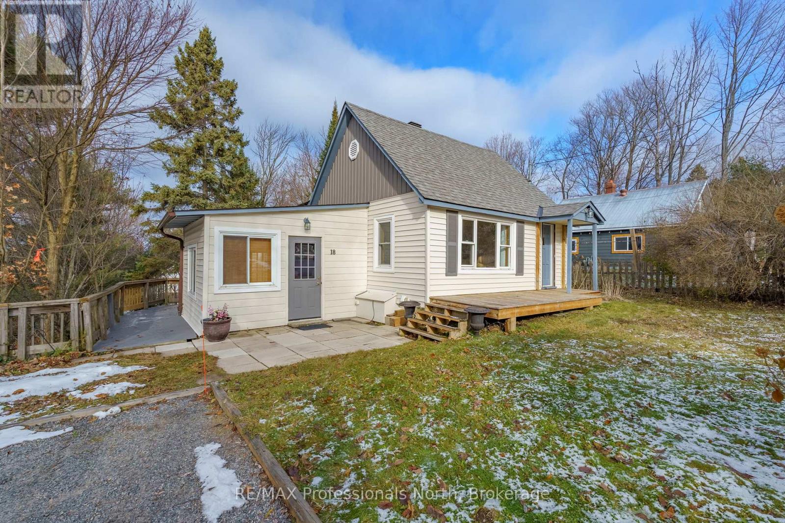 MLS® listing #29361873 for sale located at 18 GEORGE STREET