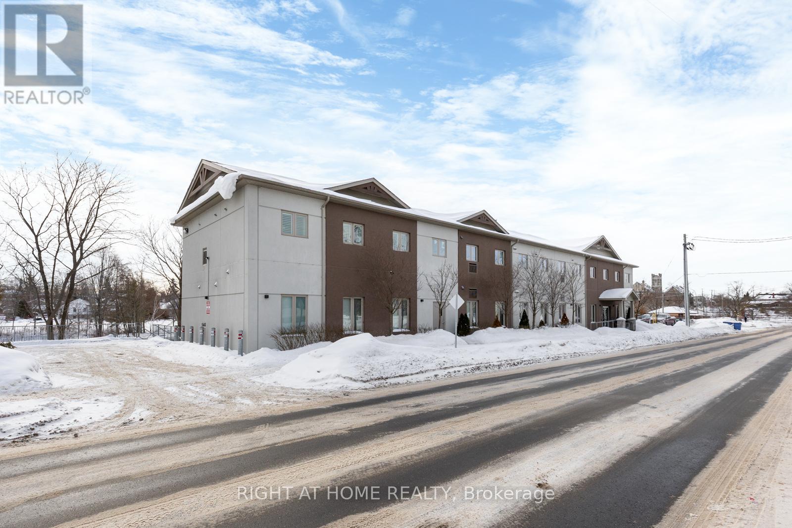MLS® listing #29361936 for sale located at 301 - 25 KING STREET