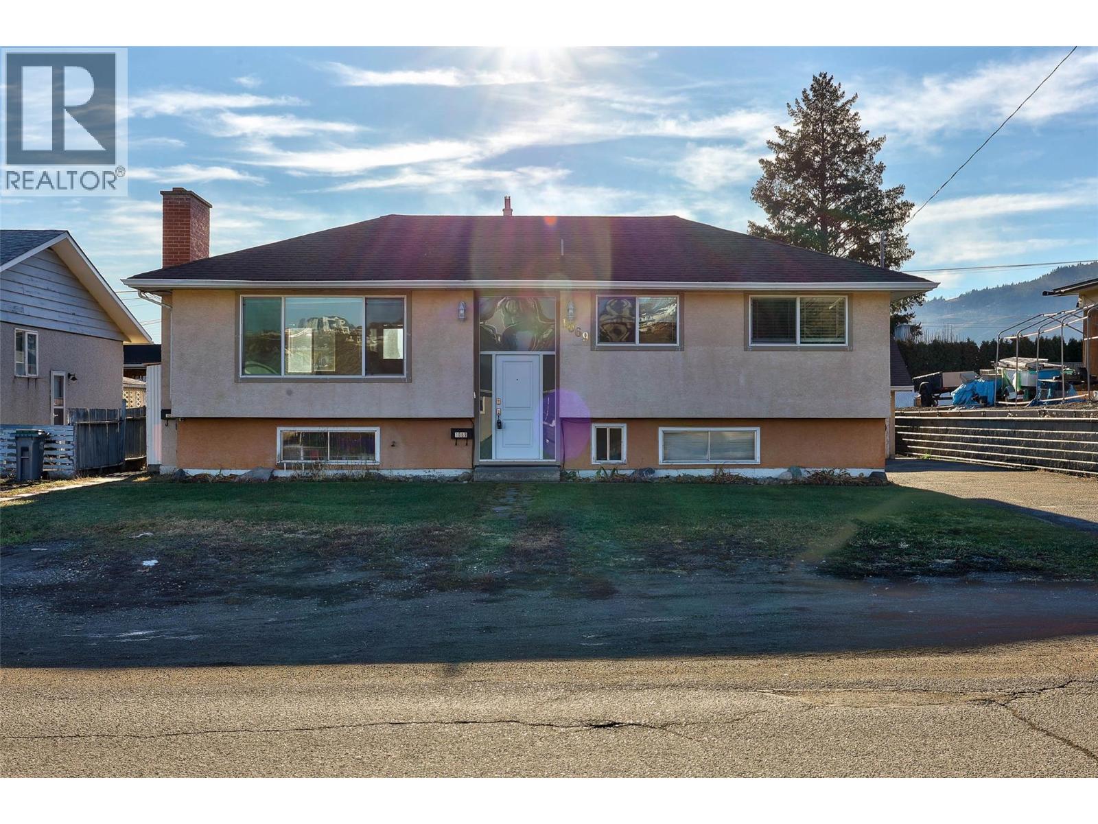 MLS® listing #29369171 for sale located at 1069 Lethbridge Avenue