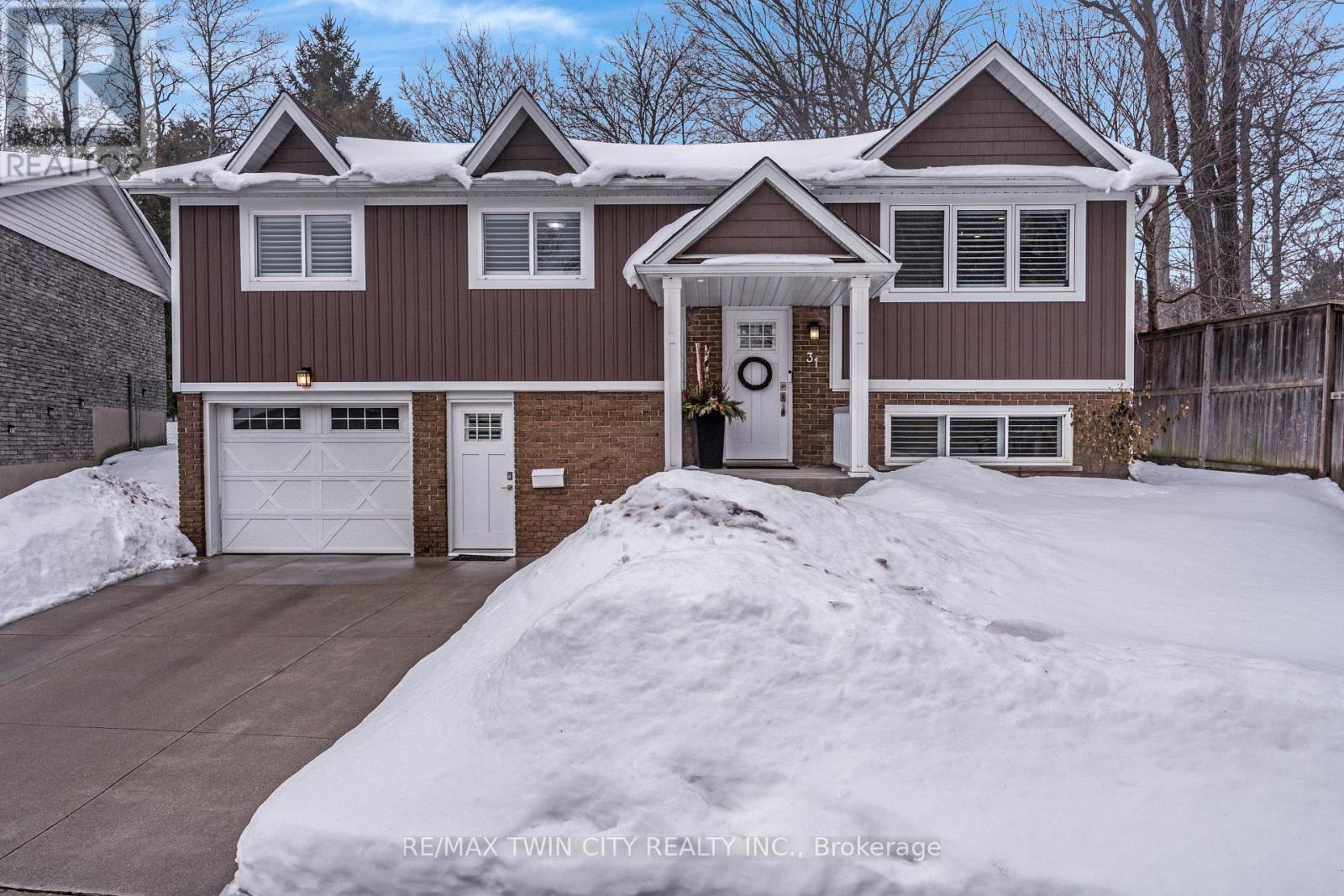 MLS® listing #29373374 for sale located at 31 DAYMAN COURT