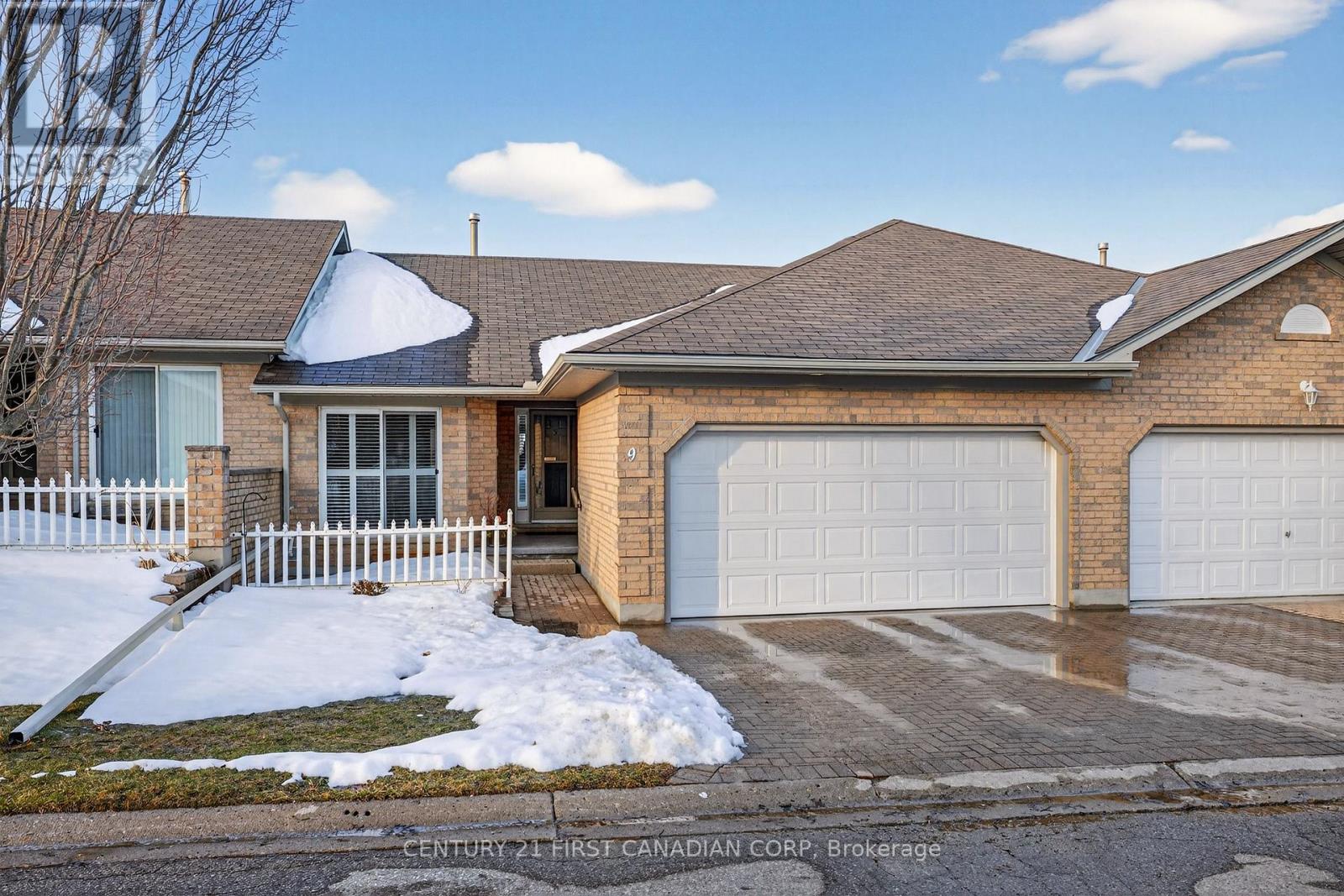 MLS® listing #29373633 for sale located at 9 - 861 SHELBORNE STREET