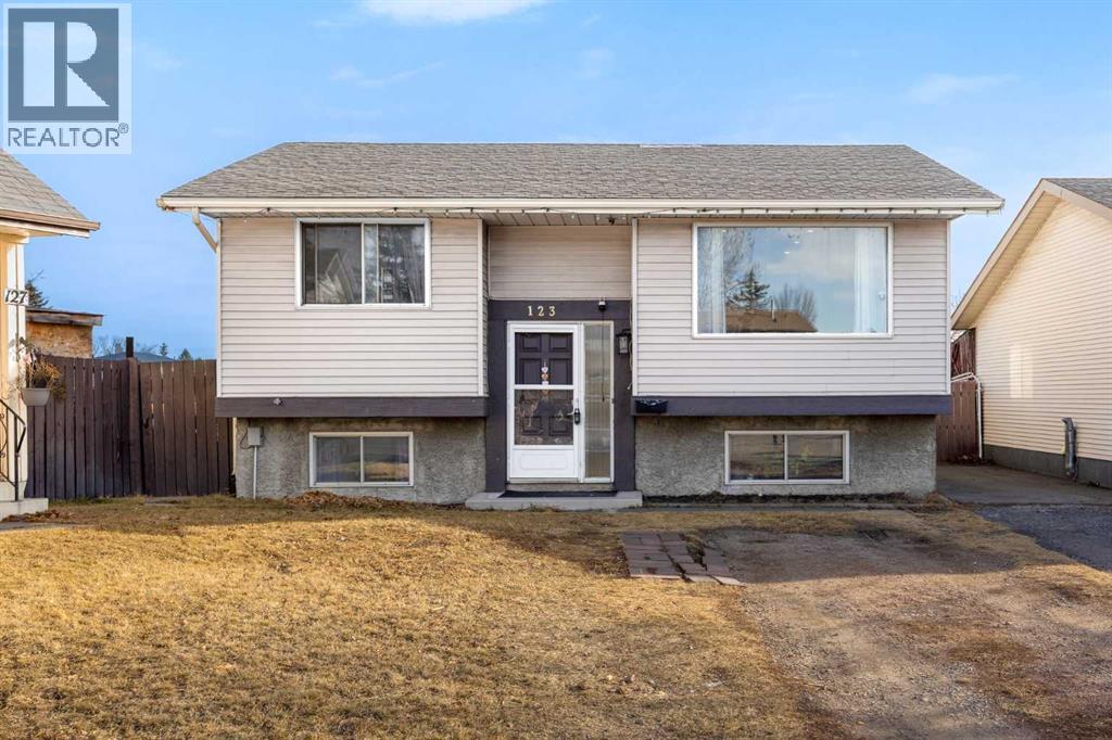 MLS® listing #29376343 for sale located at 123 Radley Place SE