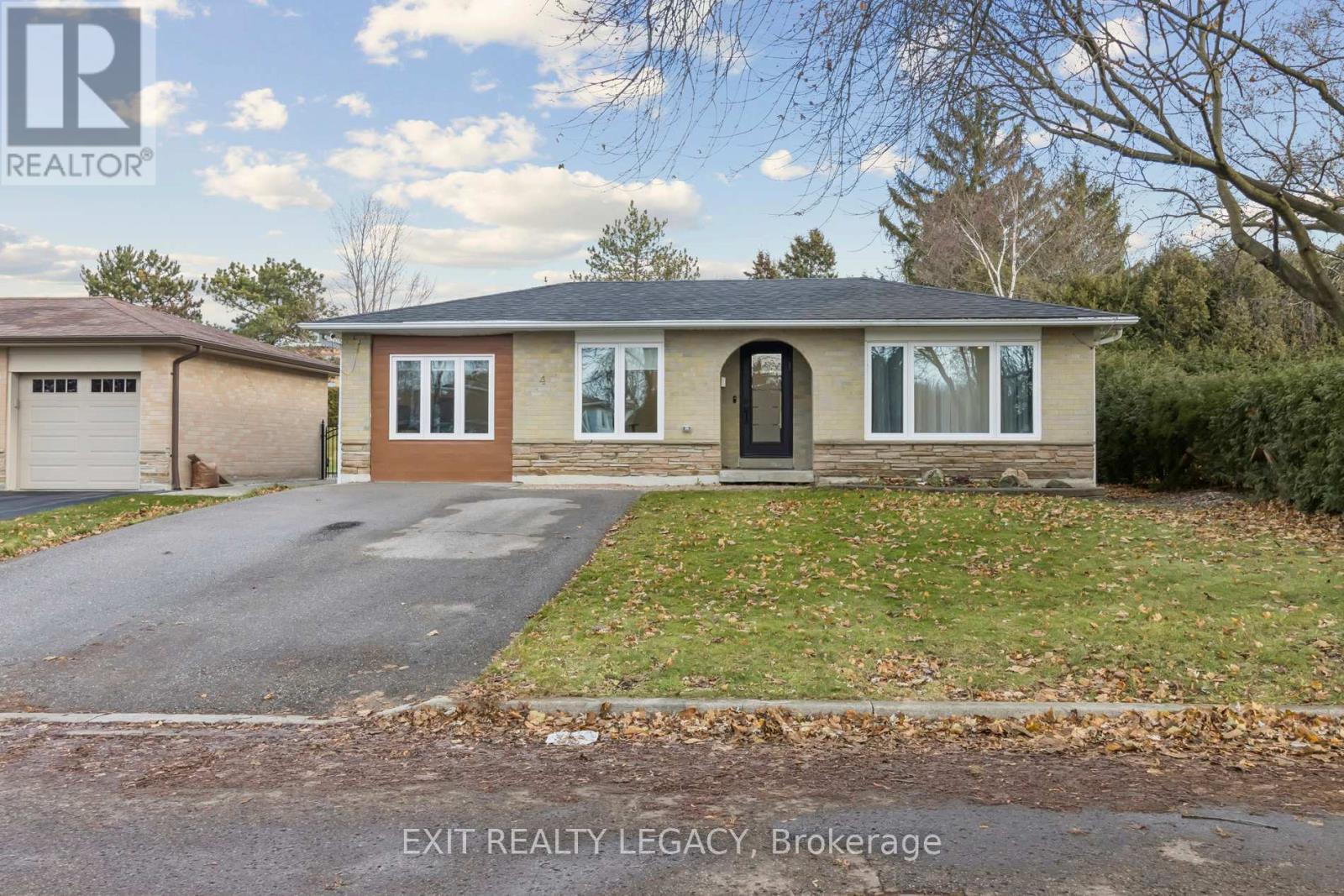 MLS® listing #29377870 for sale located at 4 OAK COURT