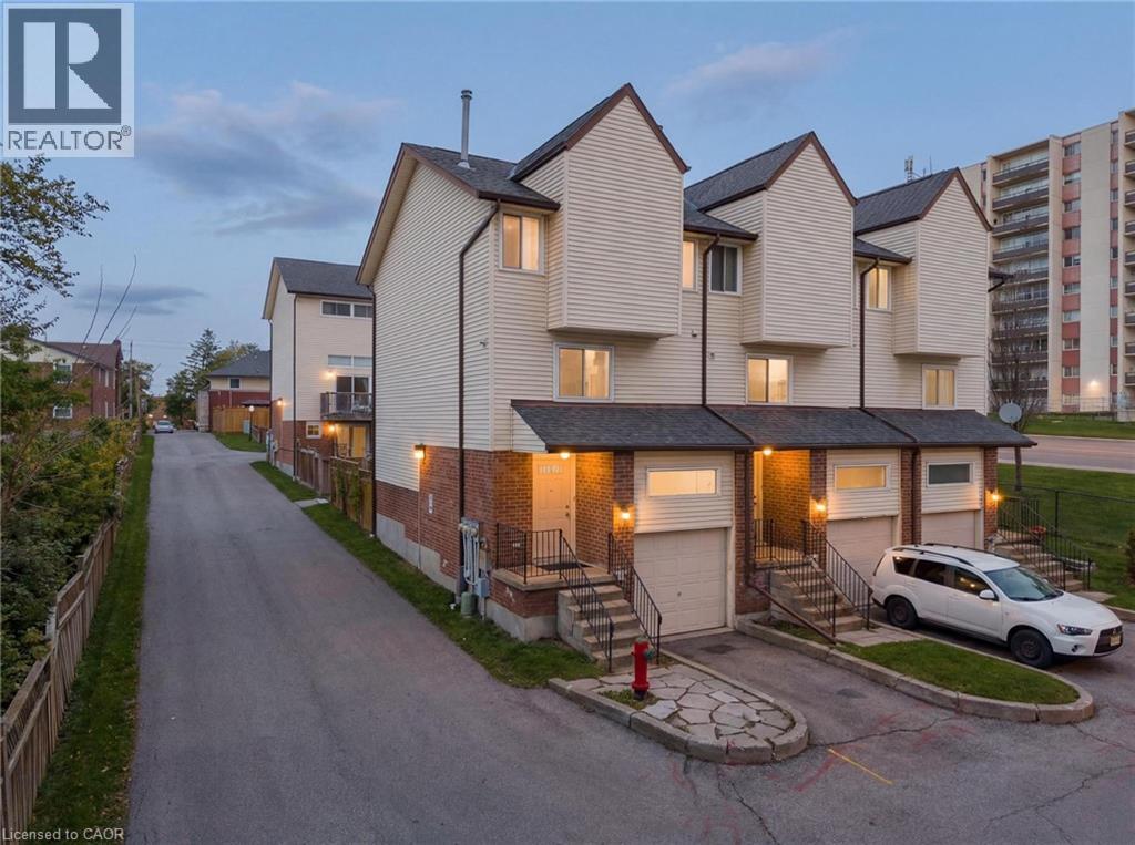 MLS® listing #29378316 for sale located at 1085 QUEEN'S Boulevard Unit# 6