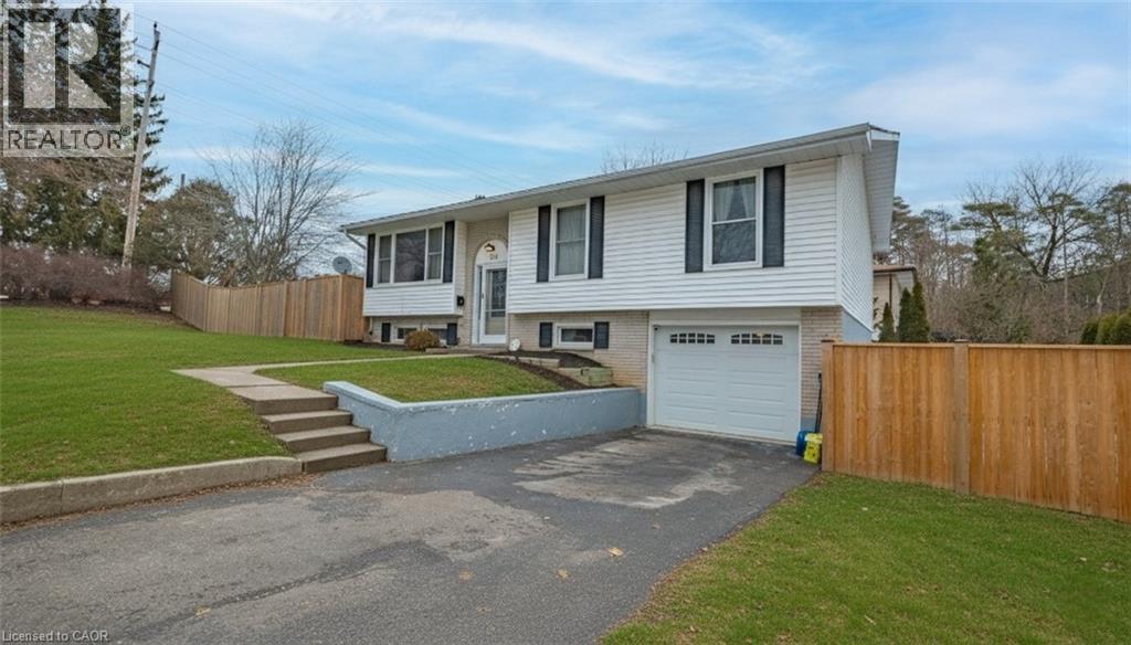 MLS® listing #29381181 for sale located at 106 OAKWOOD Avenue