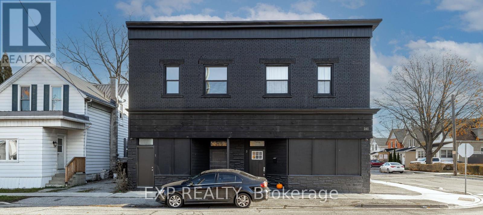 MLS® listing #29381580 for sale located at 241 ROSS STREET