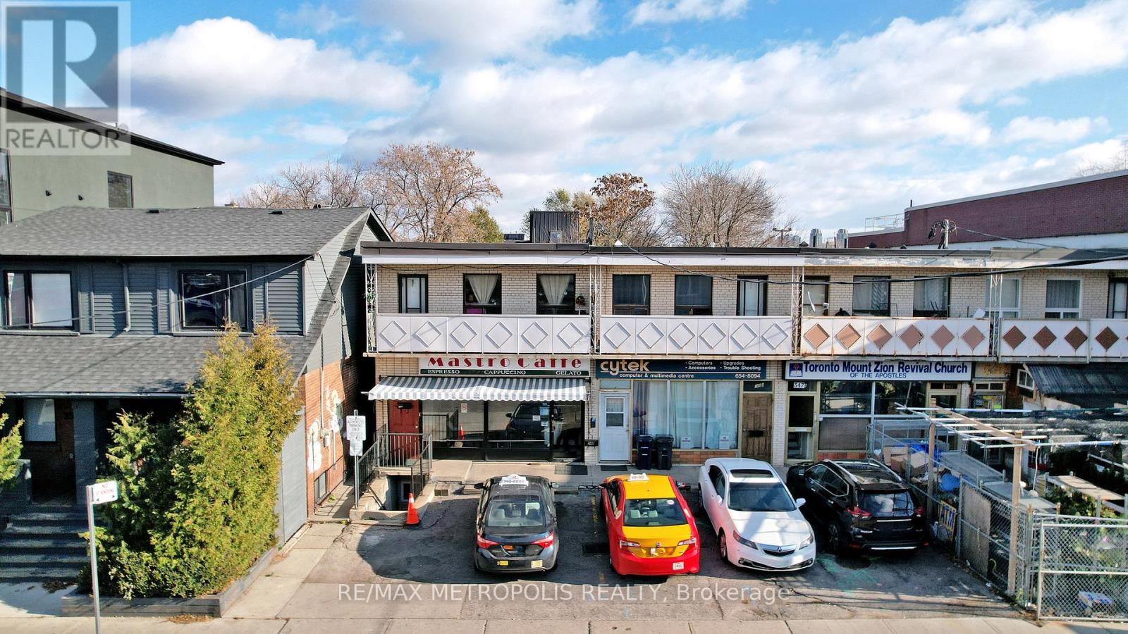 MLS® listing #29385934 for sale located at B - 349 OAKWOOD AVENUE