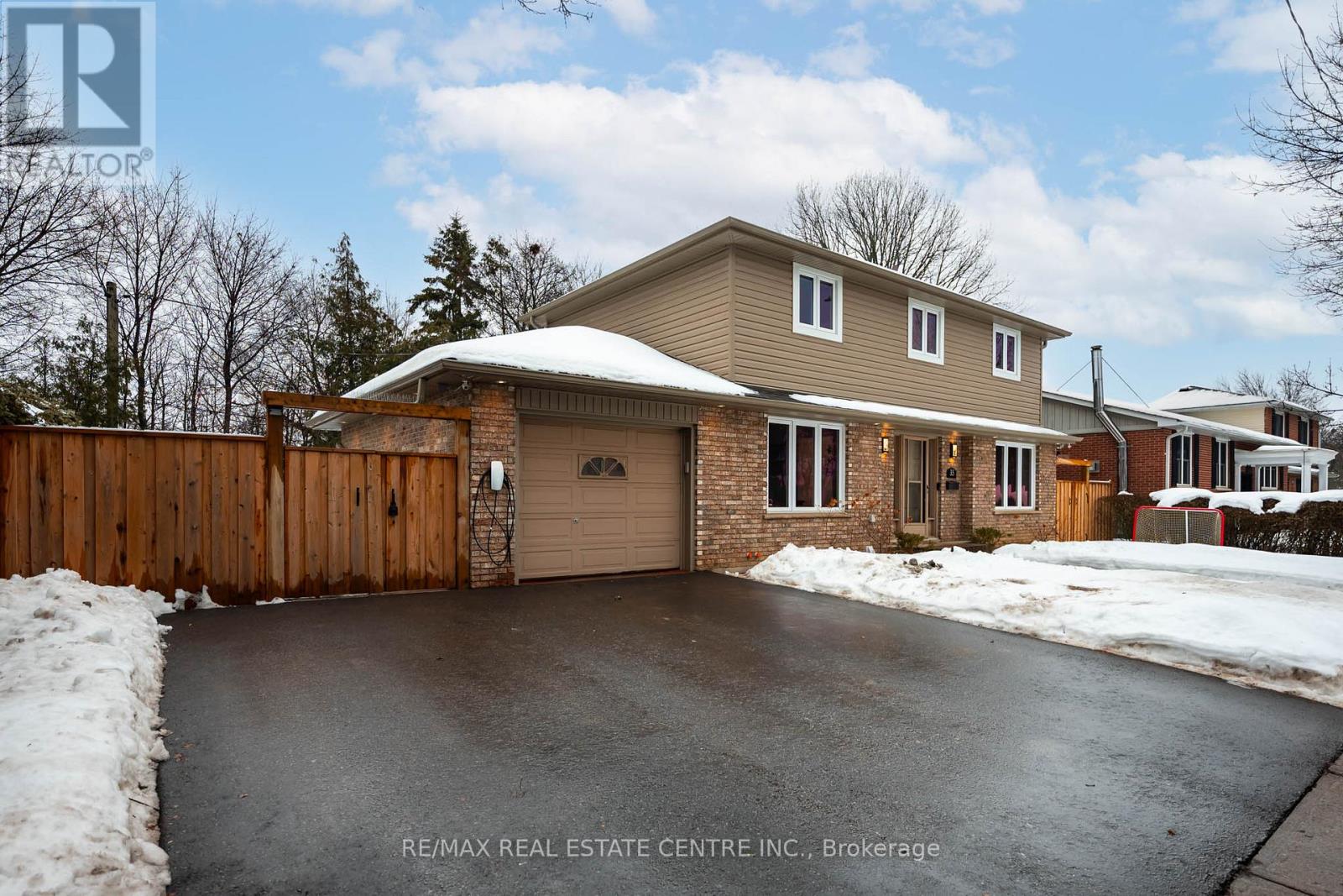 MLS® listing #29387652 for sale located at 35 TRELEAVEN DRIVE
