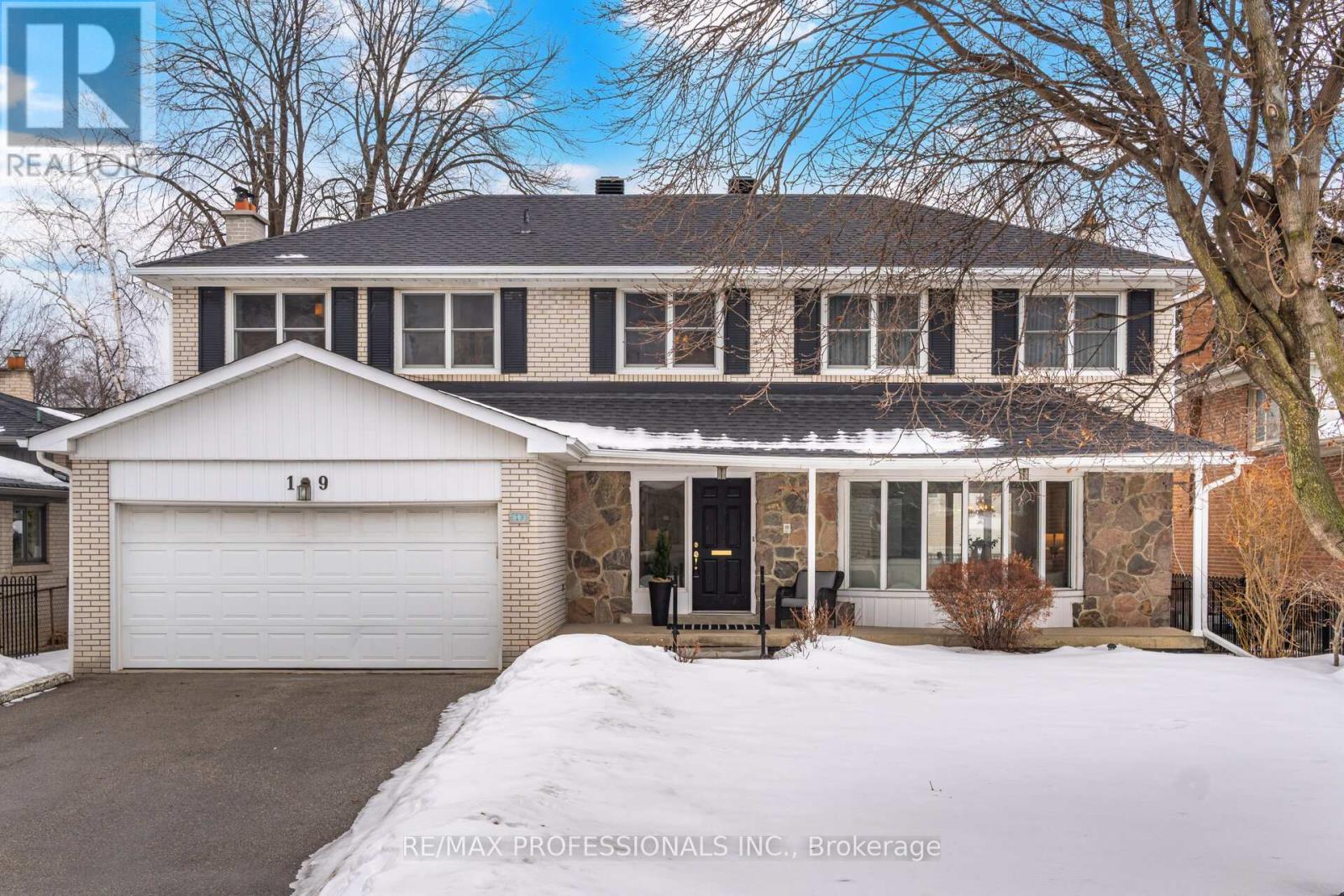 MLS® listing #29387813 for sale located at 19 CHERRY POST CRESCENT