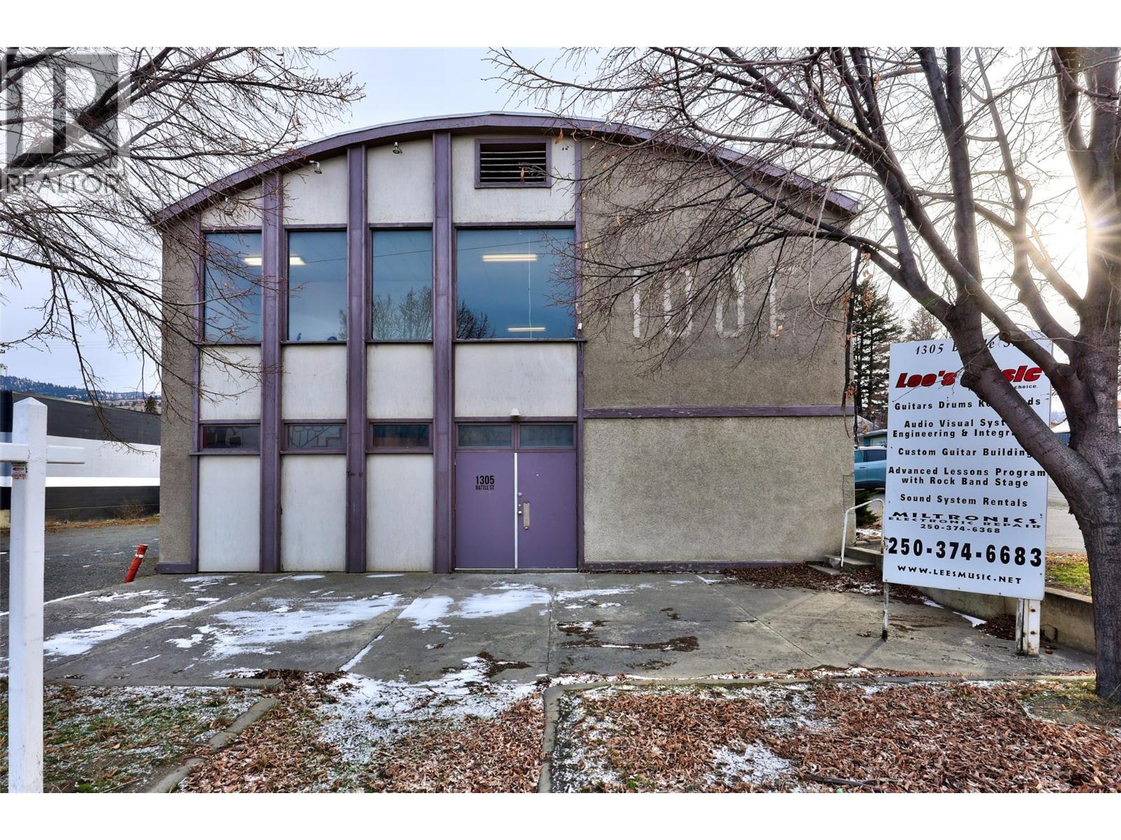 MLS® listing #29391399 for sale located at 1305 BATTLE Street