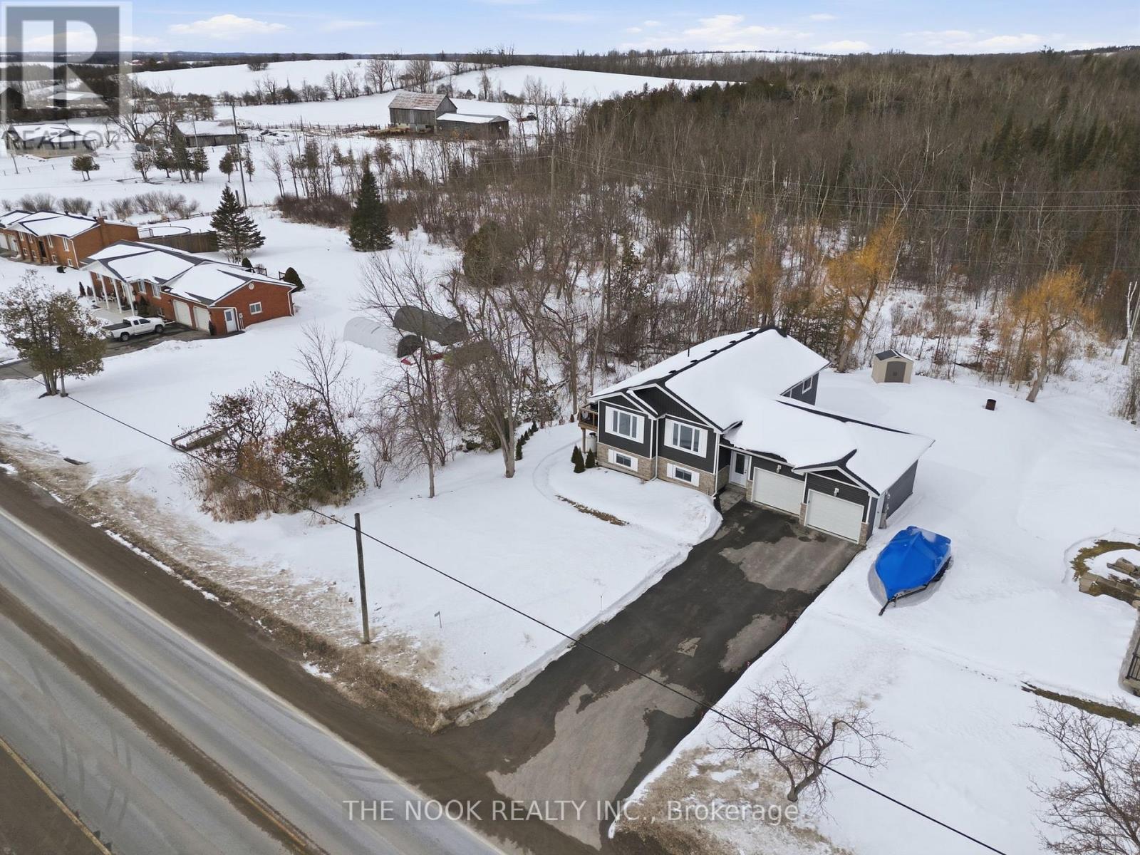 MLS® listing #29392235 for sale located at 1040 YANKEE LINE