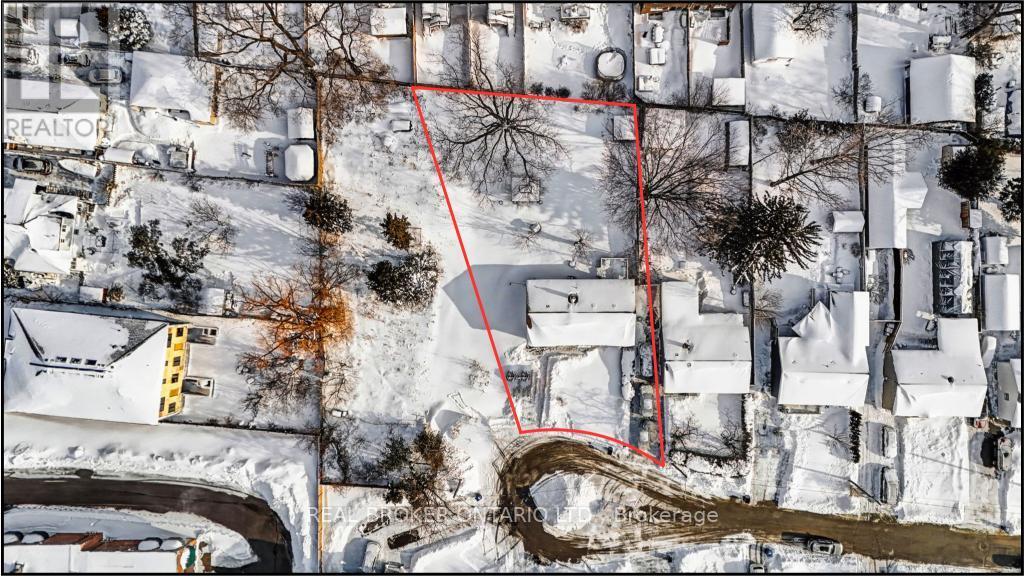 MLS® listing #29392448 for sale located at 1069 ROOSEVELT ROAD