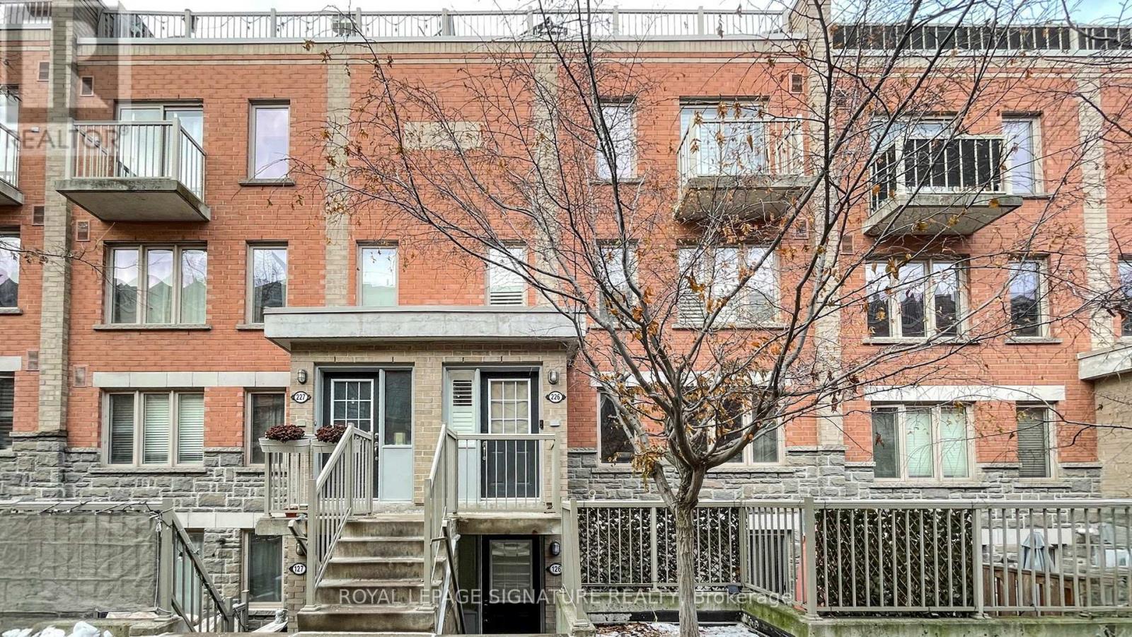 MLS® listing #29393471 for sale located at 226 - 25 TURNTABLE CRESCENT