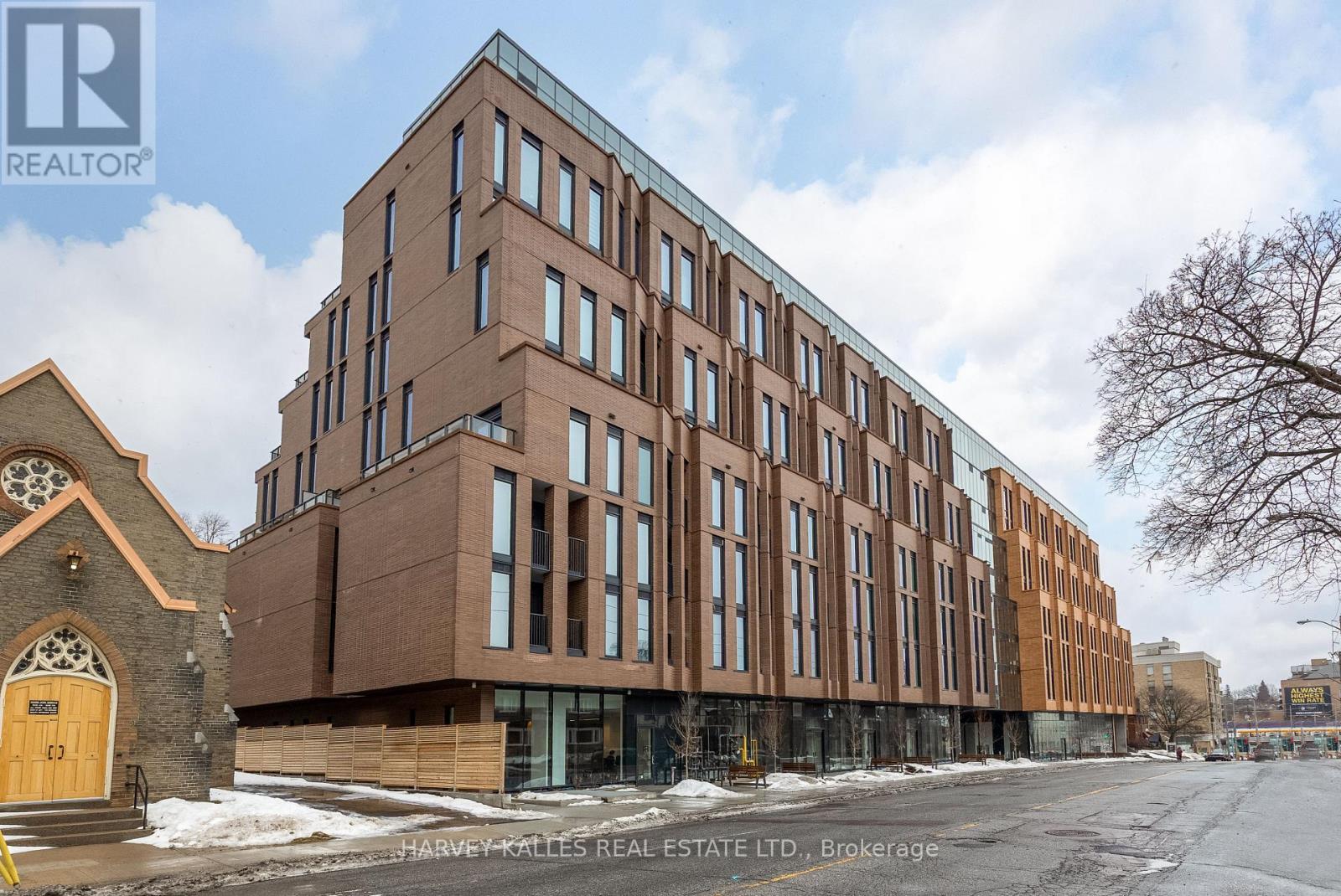 MLS® listing #29394904 for sale located at 407 - 1720 BAYVIEW AVENUE