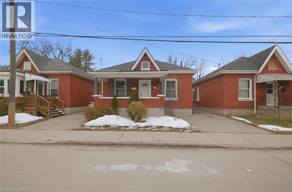 MLS® listing #29396983 for sale located at 13 SALISBURY Avenue