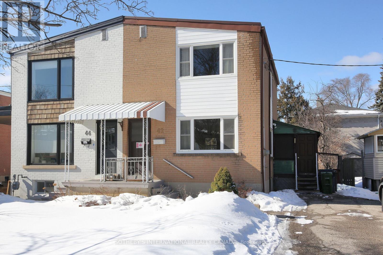 MLS® listing #29397311 for sale located at 42 VAN STASSEN BOULEVARD