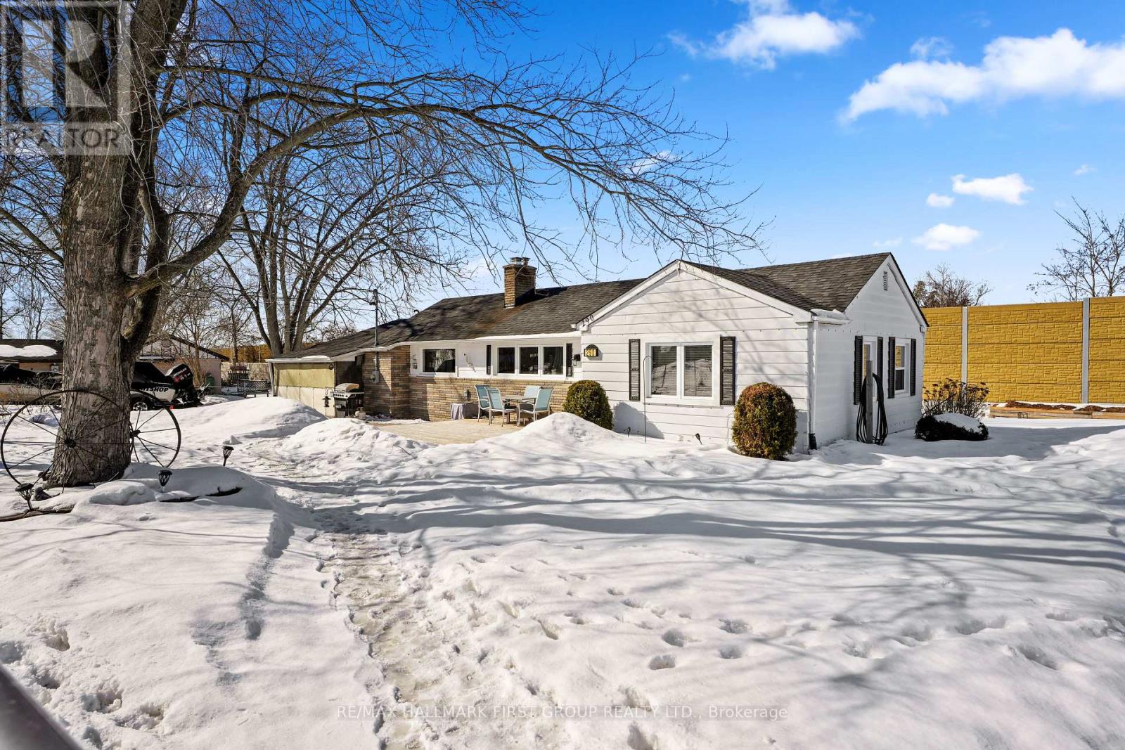 MLS® listing #29397359 for sale located at 290 DENSMORE ROAD