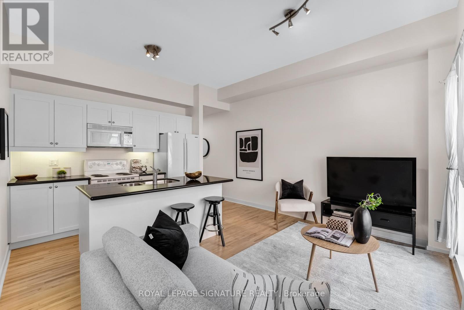 MLS® listing #29398078 for sale located at 2 - 1398 BLOOR STREET W