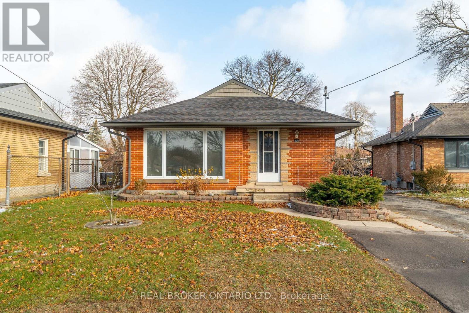 MLS® listing #29398402 for sale located at 220 BRUCE STREET